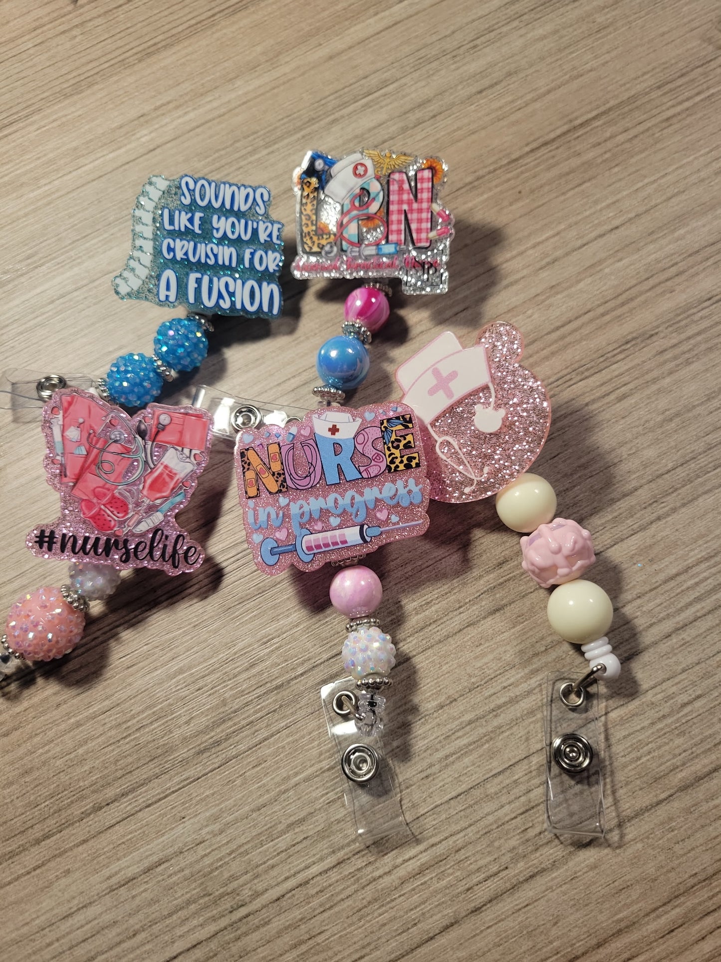 BADGE REEL WITH BEADS